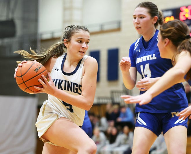 East Bridgewater's Jenna Oman drives to the basket on Norwell defender Madison Oliver during a game on Friday, Jan. 5, 2024.