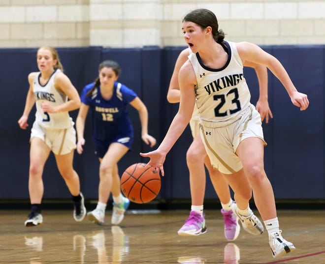 East Bridgewater's Jackie Pohl dribbles the basketball over half court during a game versus Norwell on Friday, Jan. 5, 2024.