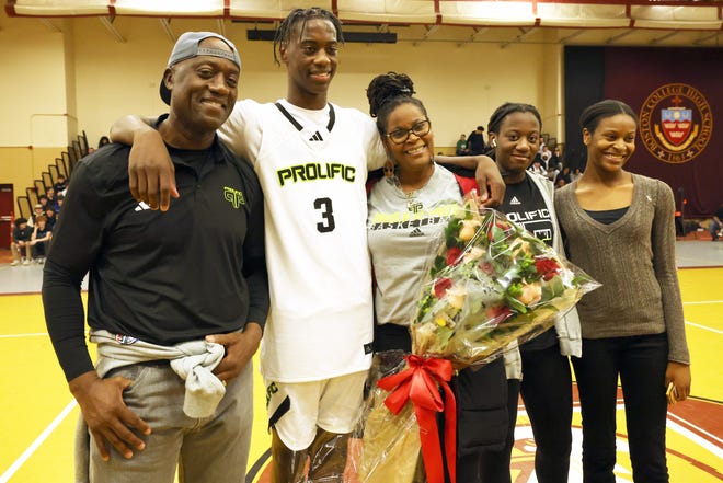 Prolific Prep's AJ Dybantsa gives his mother Chelsea flowers with his dad Ace and sisters Samarra and Jasmyn before a game versus Orangeville Prep on Wednesday, Jan. 10, 2024.