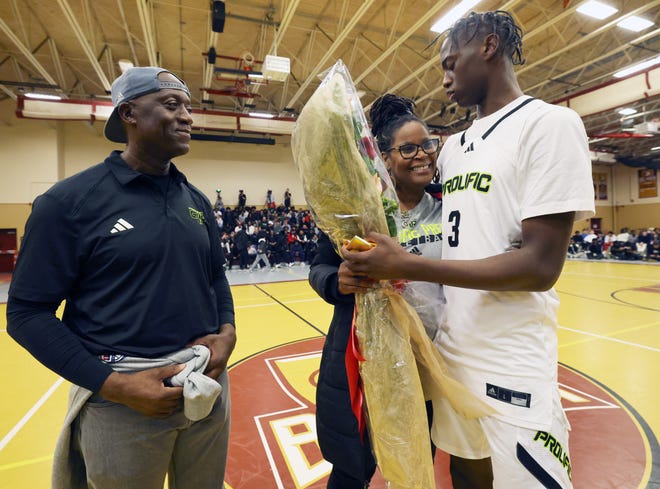Prolific Prep's AJ Dybantsa gives his mother Chelsea flowers with his dad Ace before a game versus Orangeville Prep on Wednesday, Jan. 10, 2024.